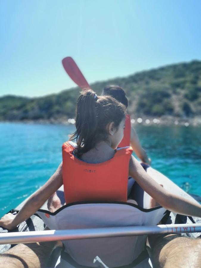 Cara Catherine Geremèas Exteriér fotografie
